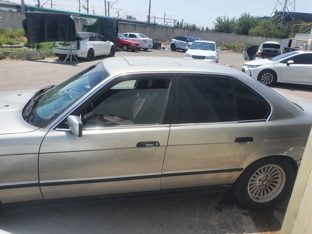 Продаю свой автомобиль бмв е34 год 1988 пробег 680000