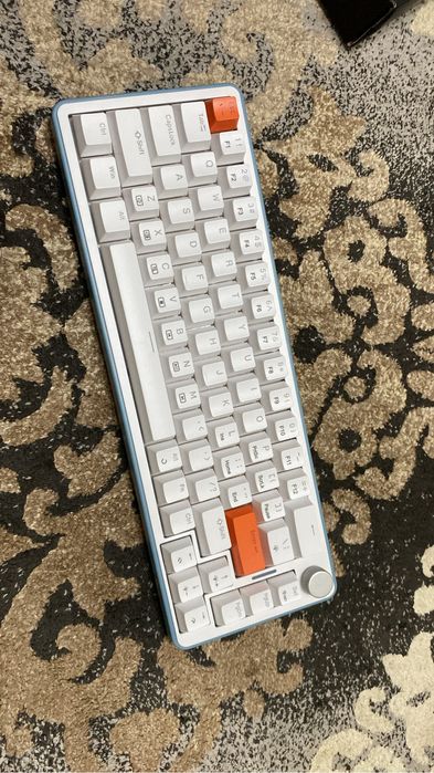 Клавиатура почти новая