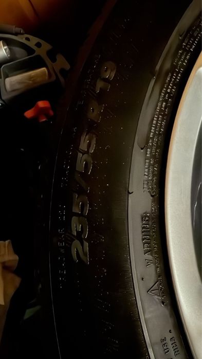 Vând jante și cauciucuri de vară pentre volvo XC60