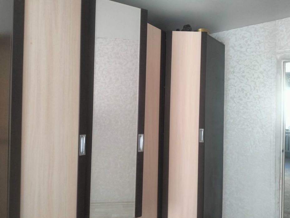 Шифоньер 240×230, вместительный, прочный