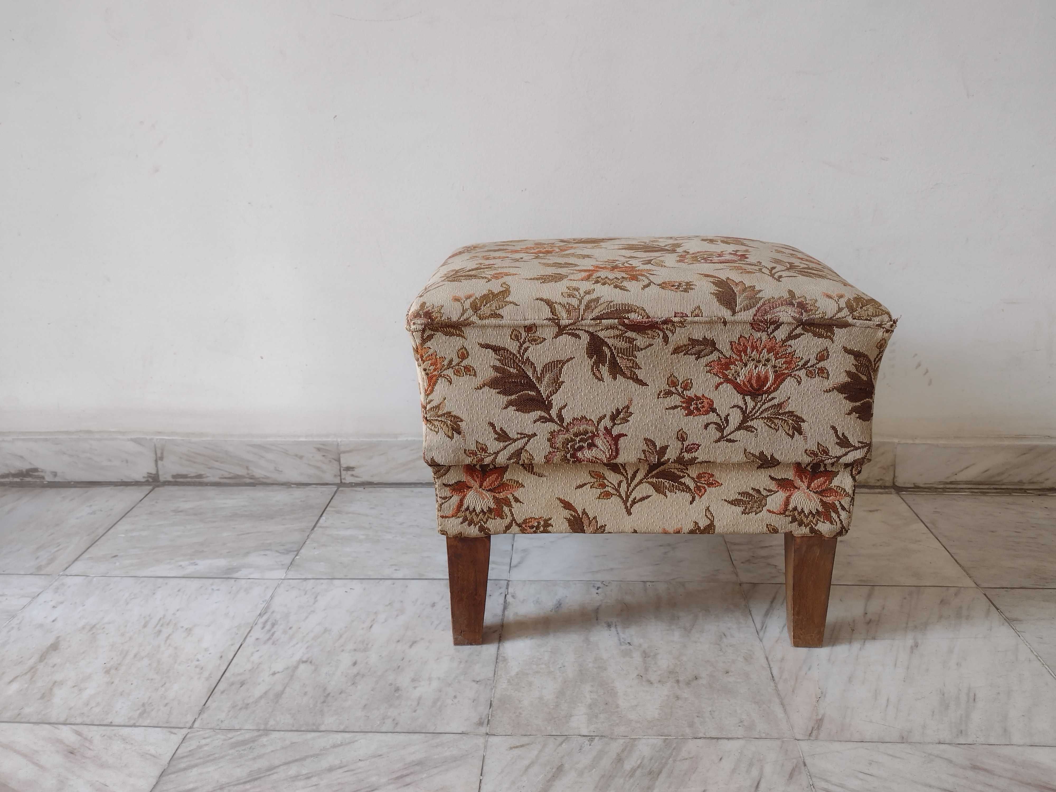 Табуретка,Vintaje stool,много красива в идеално състояние.