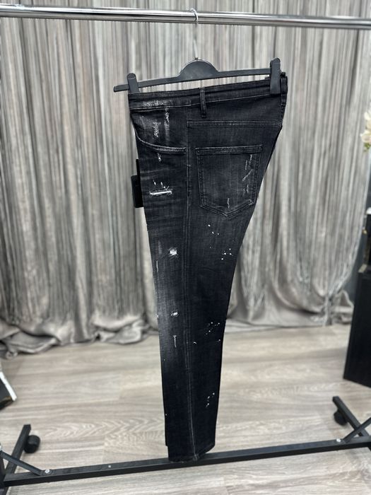 Blugi dsquared2.  vin în mărimile 50L, 52XL, 54XXL, 56-3XL, și 58-4XL.