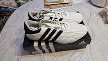 Pantofi sport Adidas Kundo 1