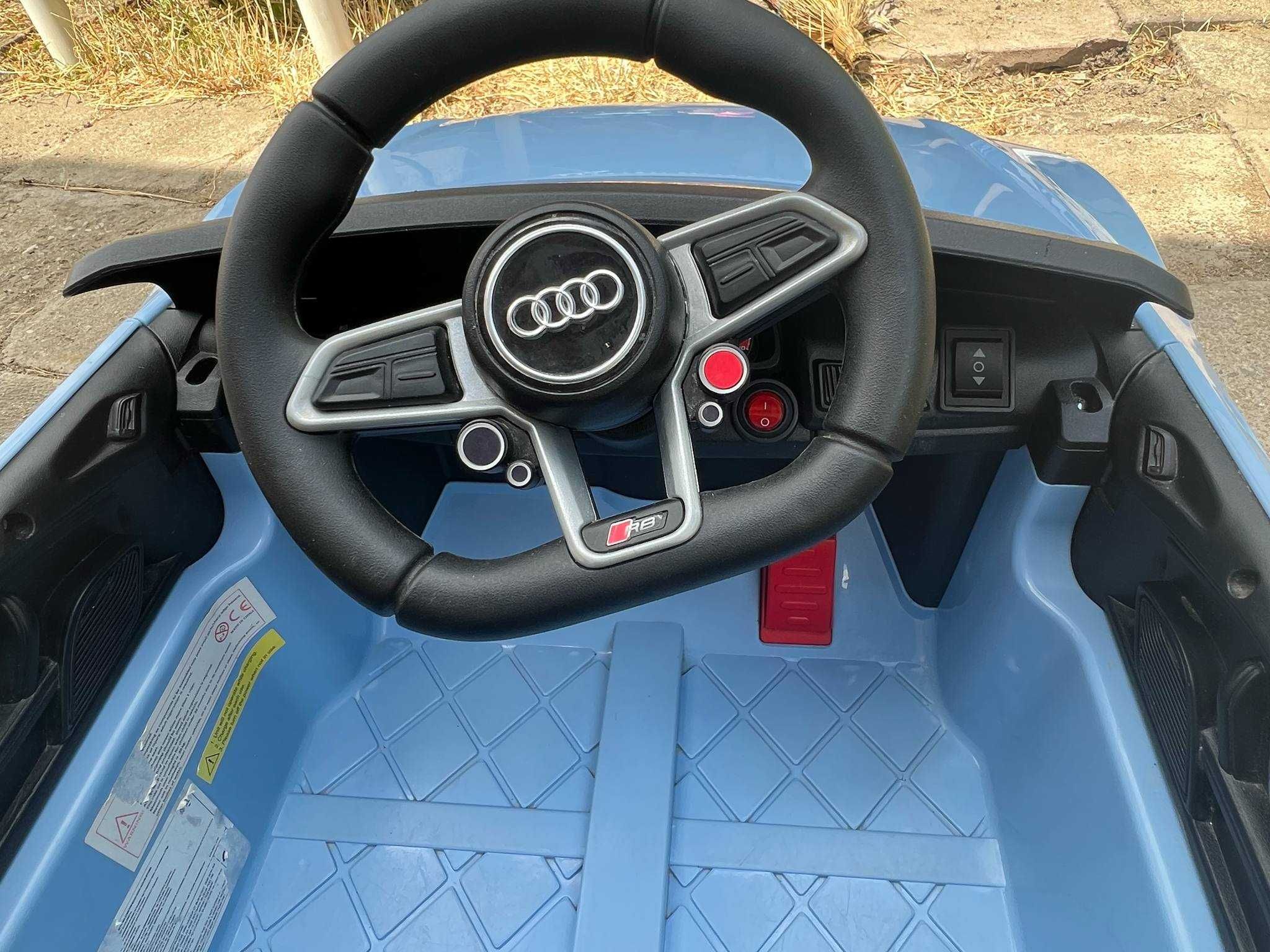 Dетска акумулаторна кола Chipolino Audi R8 Spyder – синя