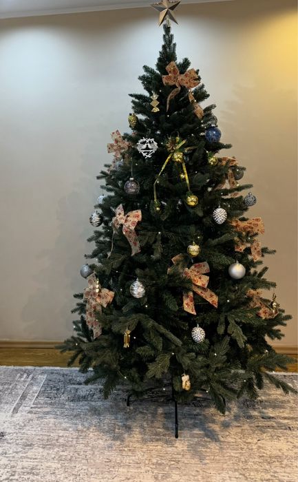 Елка почти новая