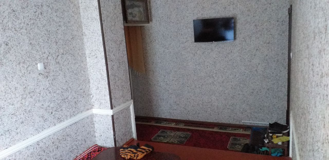 5 xonali uy sotiladi kop jixozlari qoladi