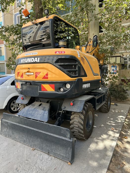 Ekskavator HYUNDAI. HW60