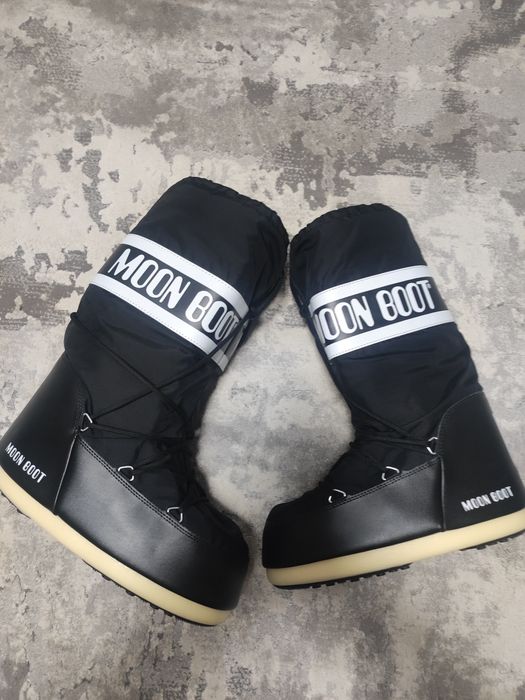 Vând Moon Boots de femei