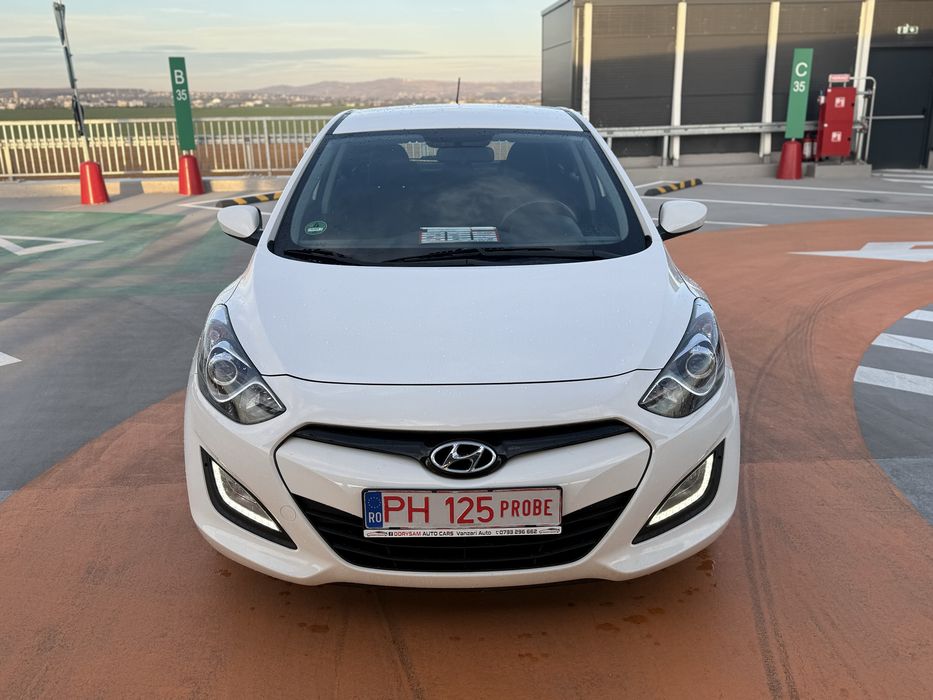 HYUNDAI i30 1.4i-Drive Cool 10/2012 / LED / GARANTIE / Rate