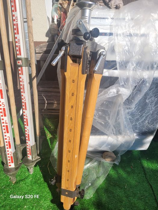 Статив геодезически и лати.