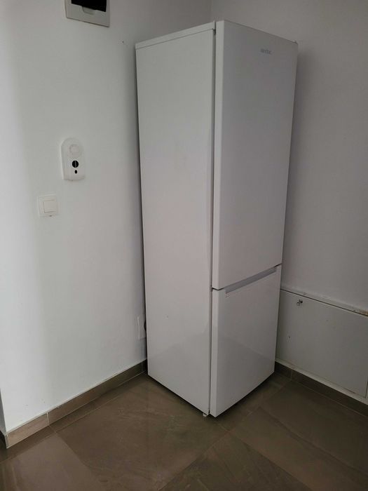 Donez frigider funcțional