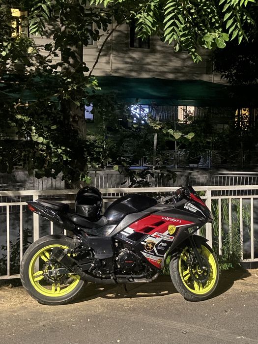 Мотоцикл kawasaki 300cc