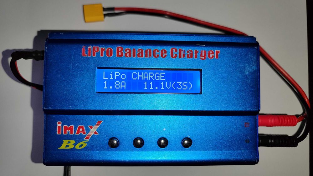 iMAX b6 комбинирано зарядно