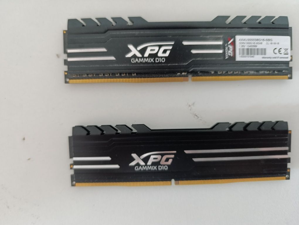 Memorie DDR4 16gb (2×8) 3000MHz ADATA XPG