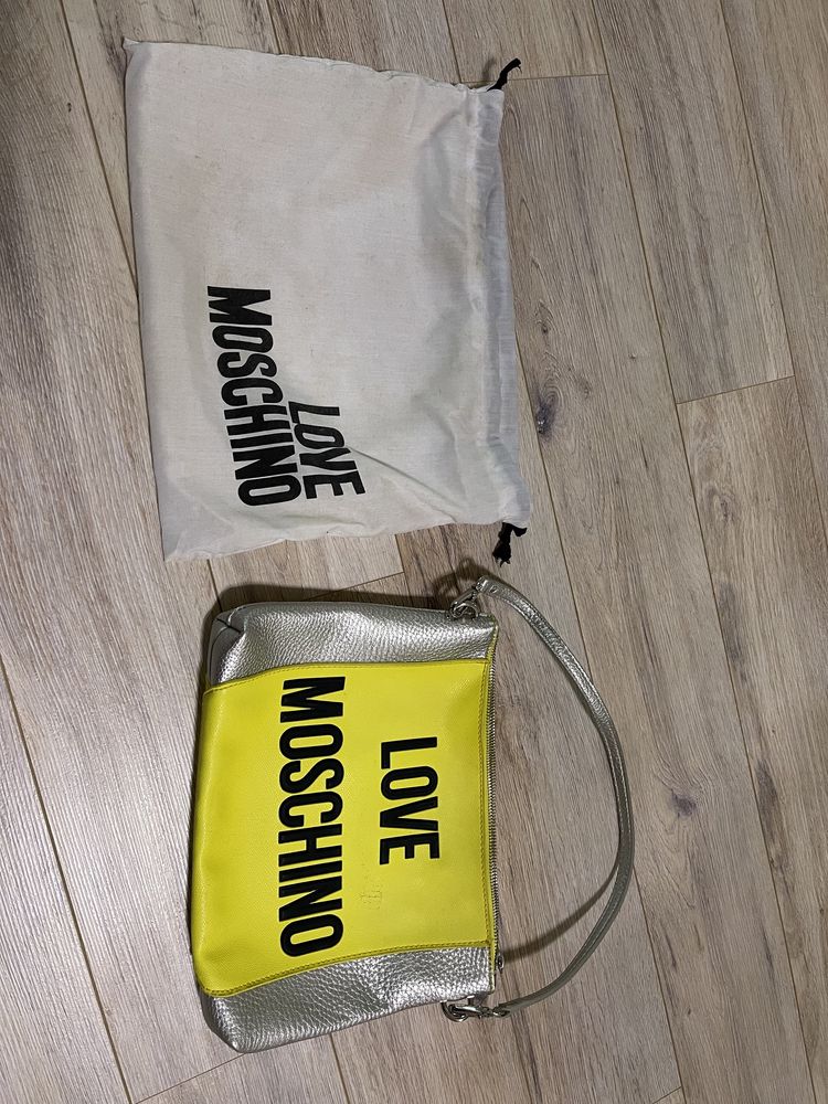 Vând geantă Love Moschino