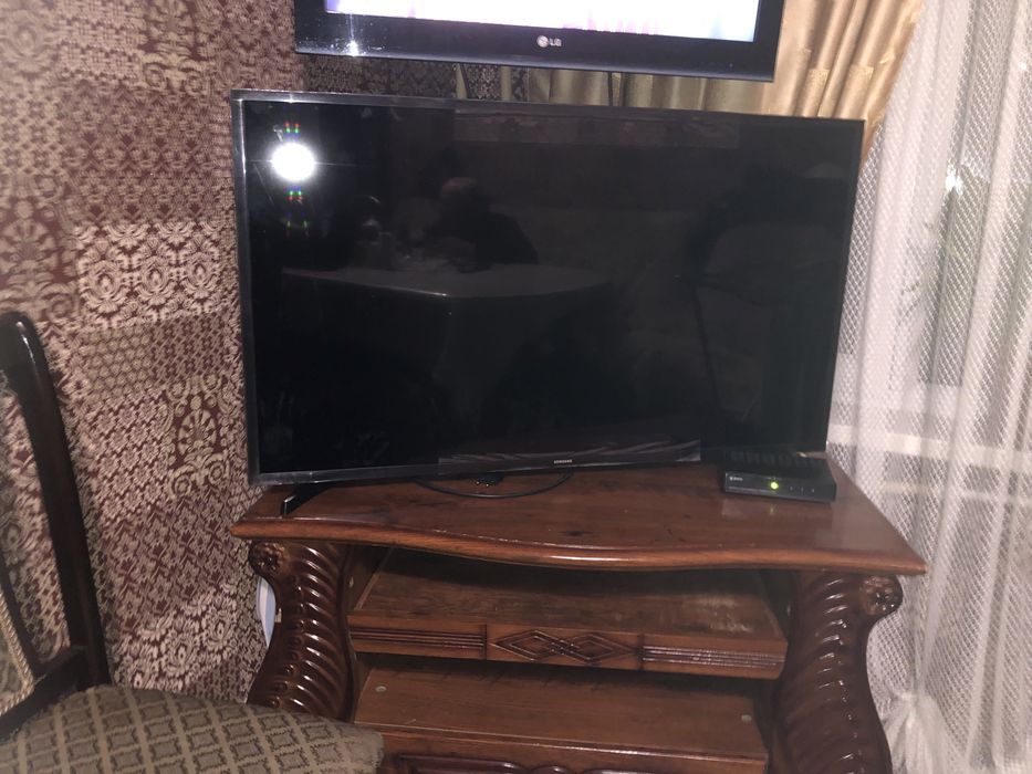 Продам почти новый телевизор , разбитый экран