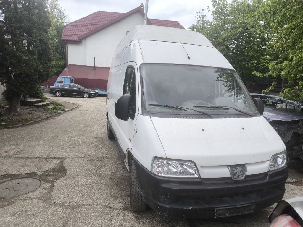 Dezmembrez Peugeot Boxer motor 2.8TDI