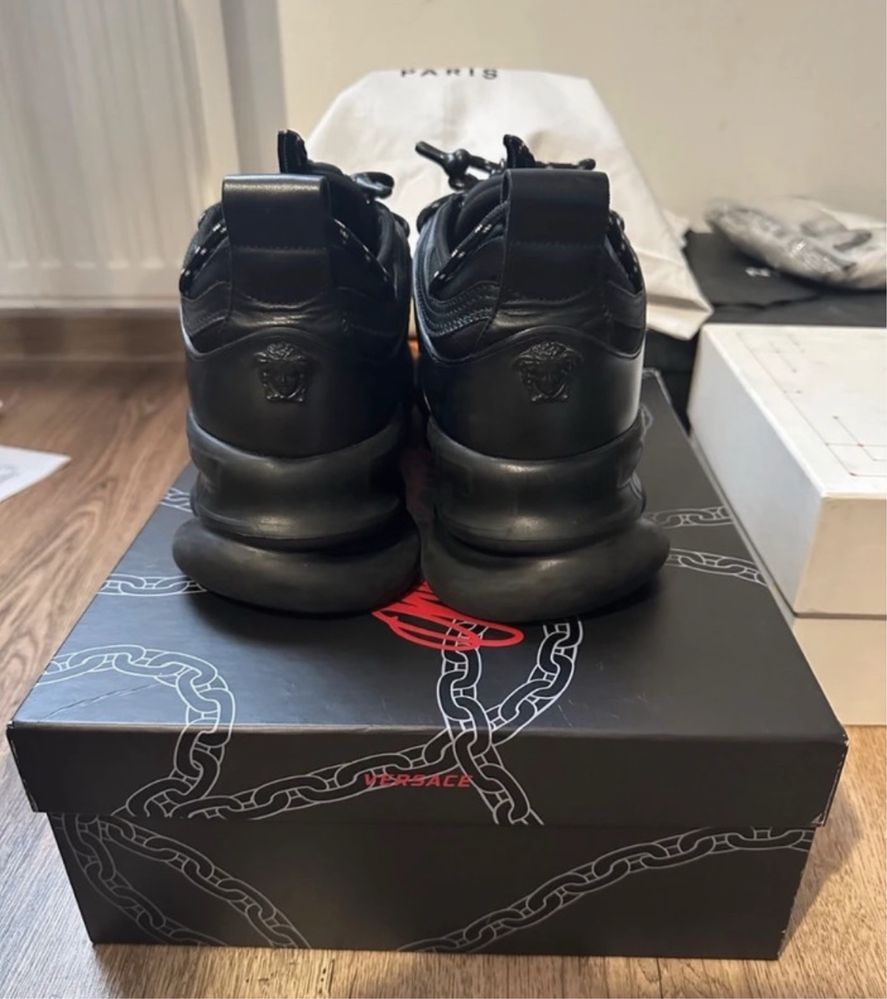 Versace chain reaction