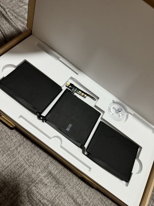 Vand baterii pentru MacBook 13” 2015-2020