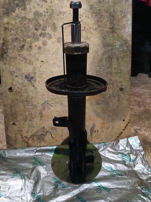 Амортизатор тойота авенсис т22