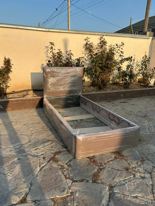 Продаю кровать размер 2000×900