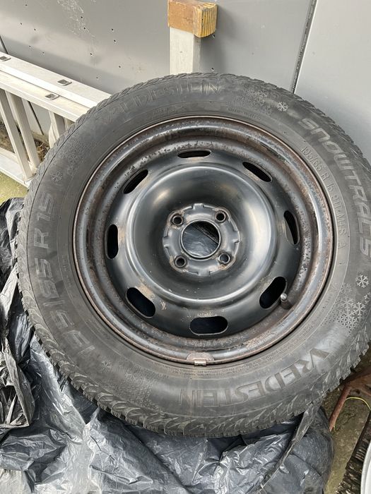 Cauciucuri de iarna cu jante de tabla originale si capace citroen c4