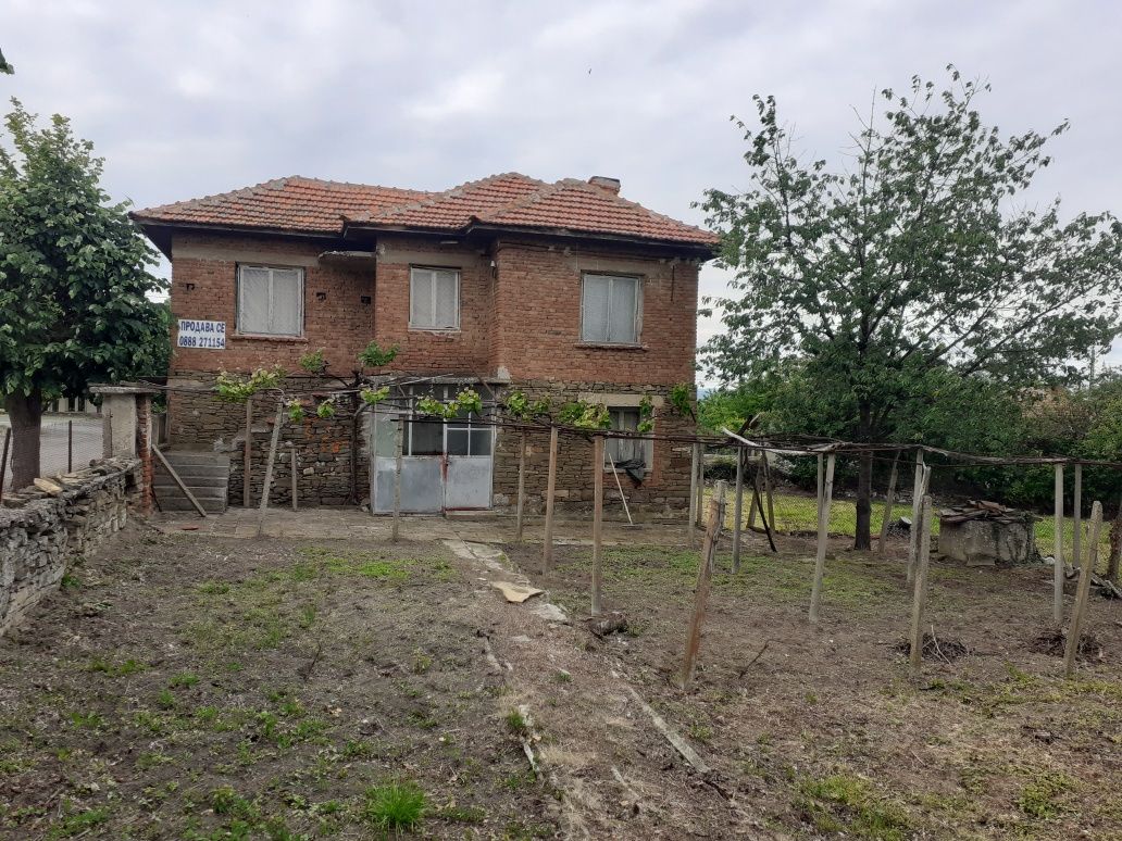 Къща в село Огнен, община Карнобат.