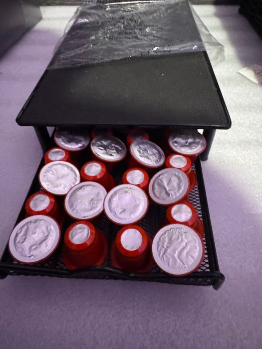 Поставка за неспресо капсули и машина с подарък 55 капсули