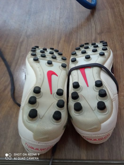Vând ghete fotbal Nike Totalninety mărimea 32!