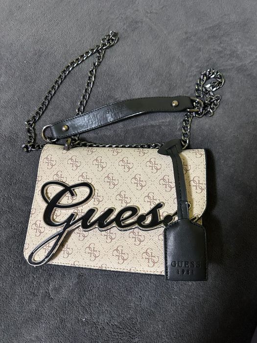 Дамска малка чанта Guess