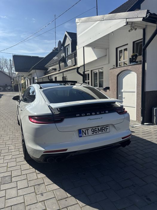 Porsche Panamera 4