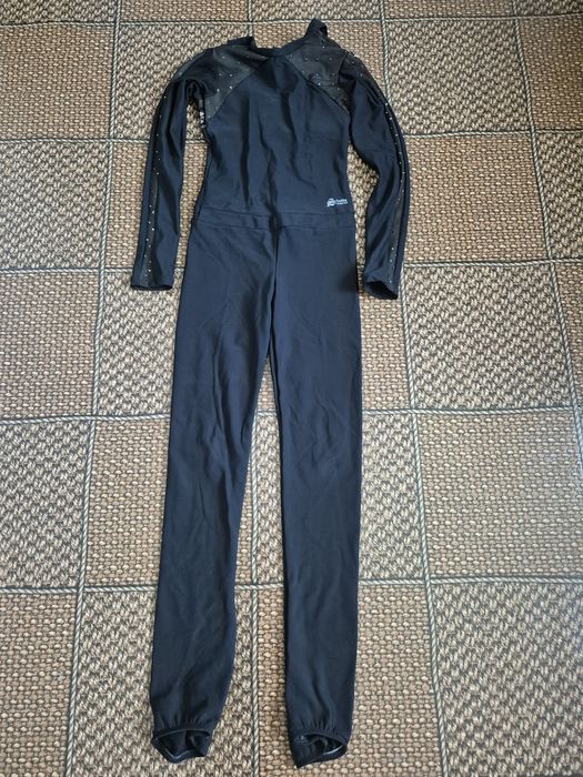 Продам комбинезон для фигурного катания