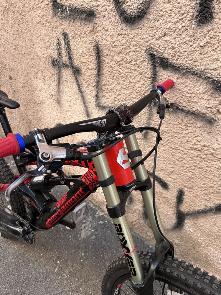 Bicicleta full suspension