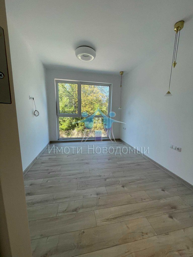Продава се Многостаен апартамент в Шумен, 2-ри корпус - 133 кв.м за 1316 €/кв.м - Снимка #5