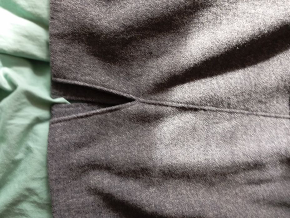 Пальто 46р-р шерть находимся м-он Таугуль