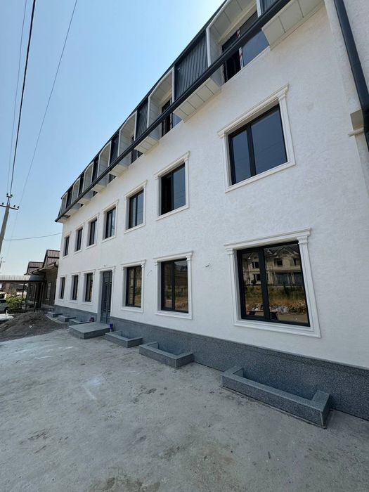 Uy sotiladi 3 etajli Yengi qurilgan 3 etajli Kadastri bor