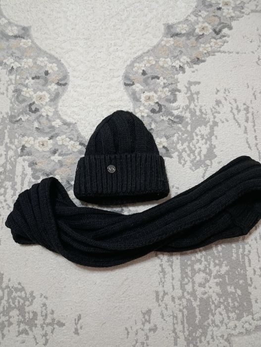 Тёплая зимняя шапка и шарф