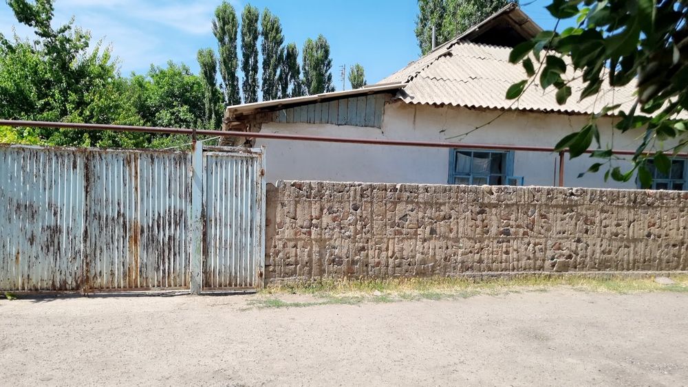 Уй сотилади ер нархида