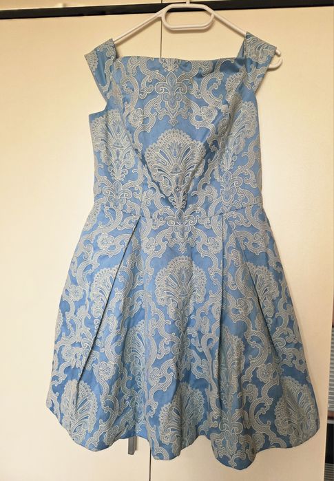 Чисто нова официална рокля