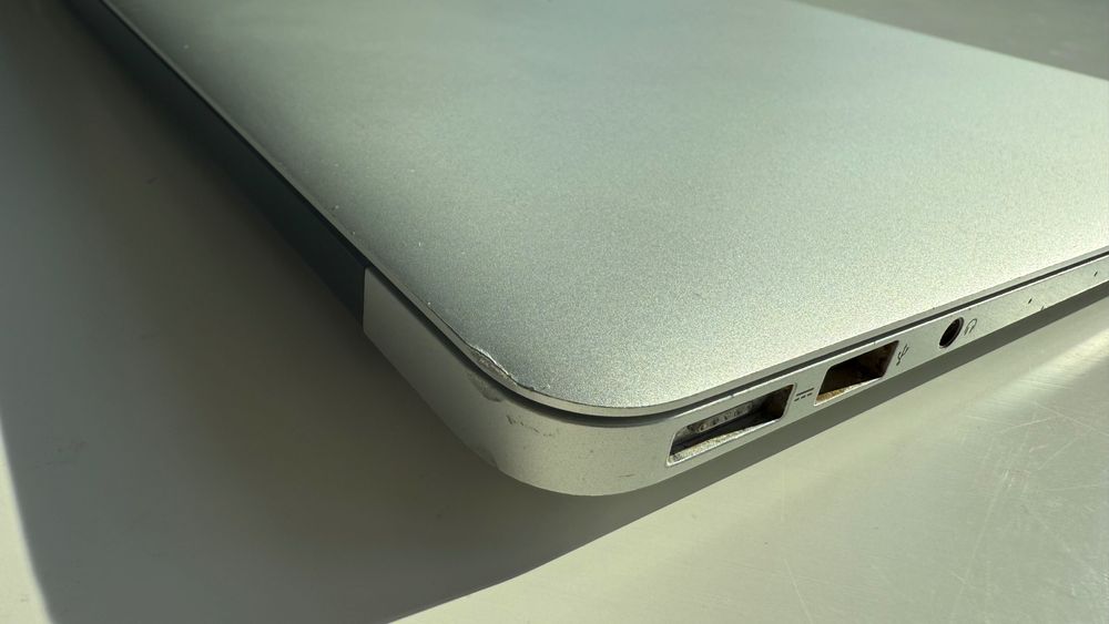 MacBook Air 13", 1.4 GHz dual-core, Intel Core i5 - нова батерия!
