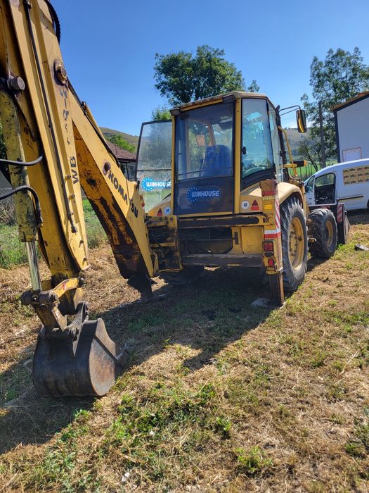 Dezmembrez buldoexcavator komatsu
