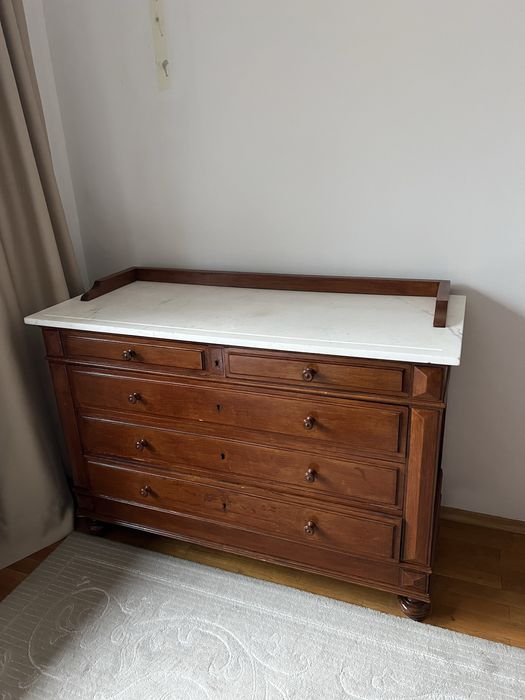 Френска махагонова спалня с мебели с мрамор