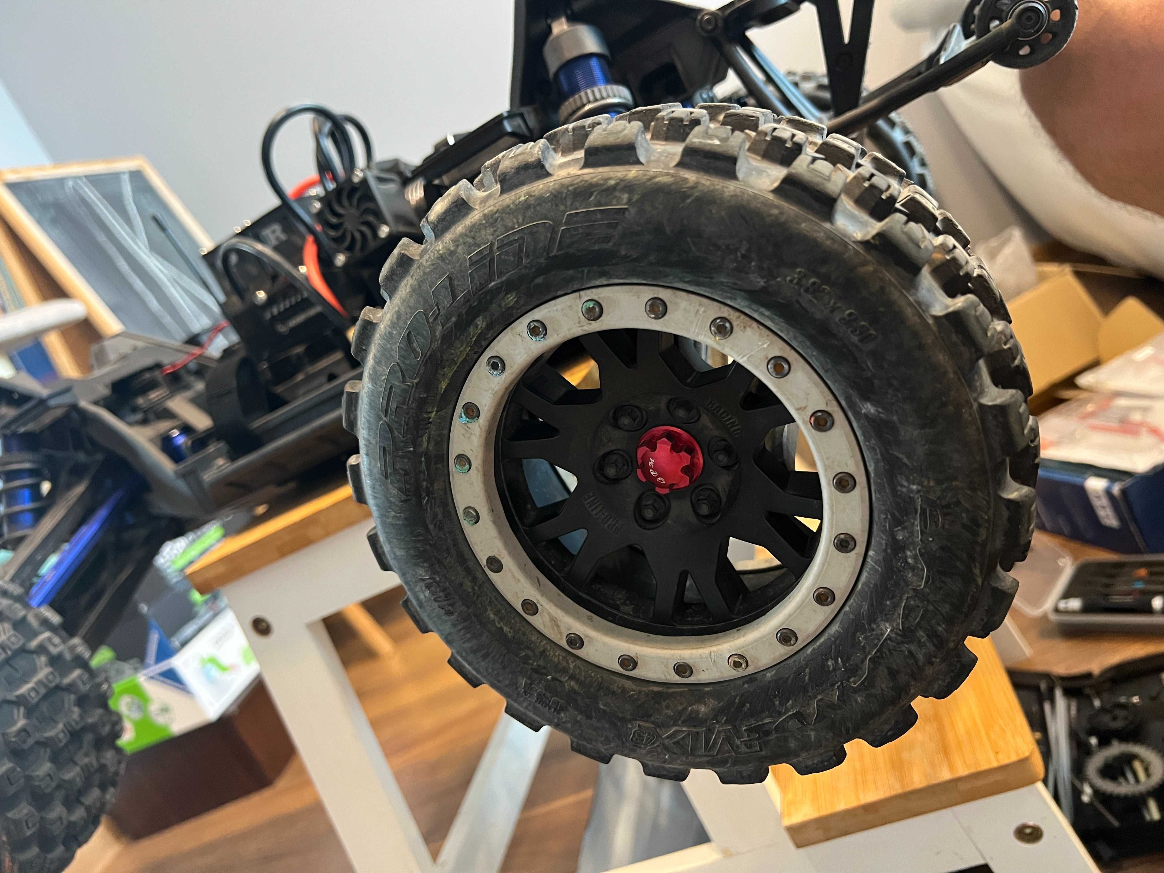 Traxxas XRT-8S (изцяло ъпгрейднат), с 2 апаратури и куп резервни части