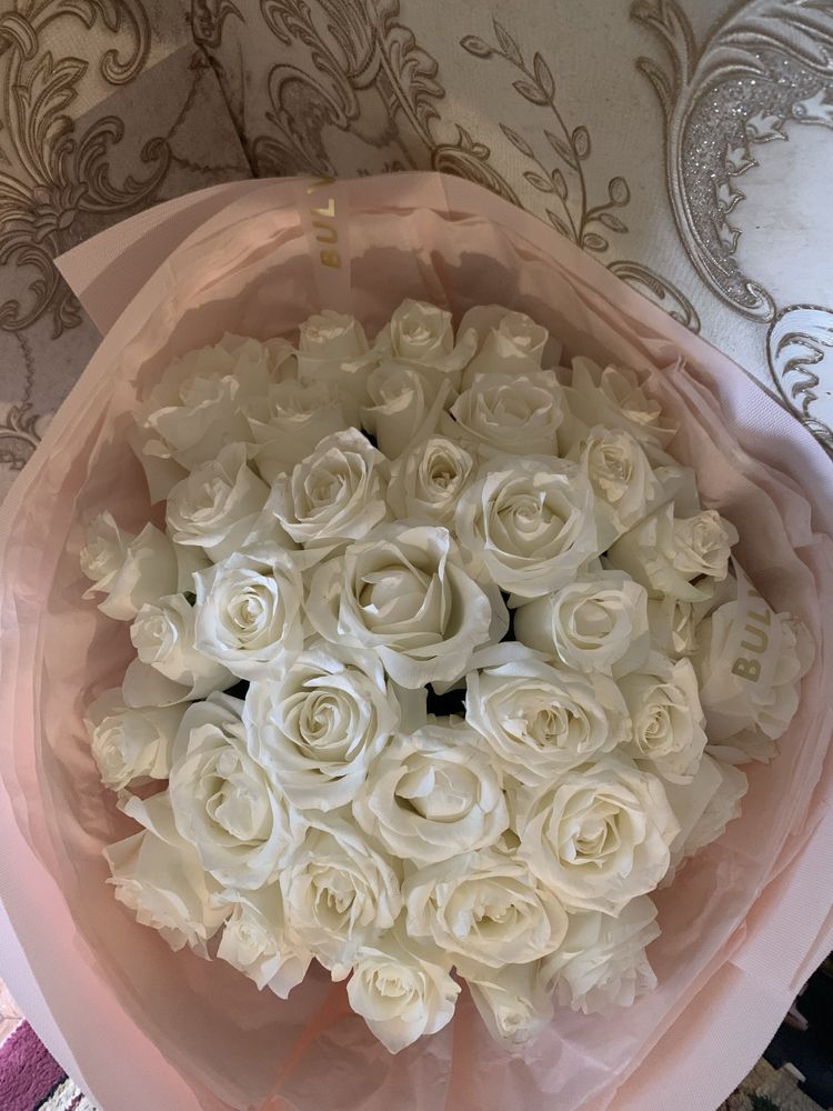 Цветы 37 шт розы белые