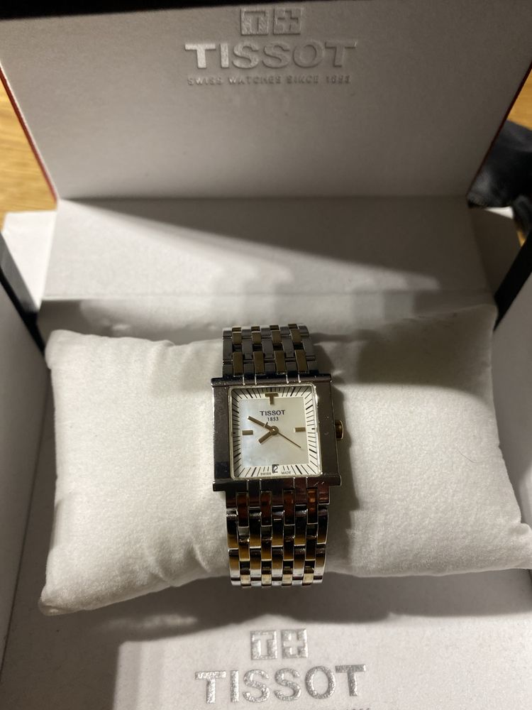 Часовник Tissot оригинален ,запазен