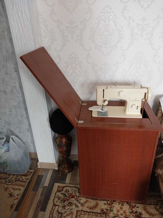 продам швейную машинку 132М..без торга!