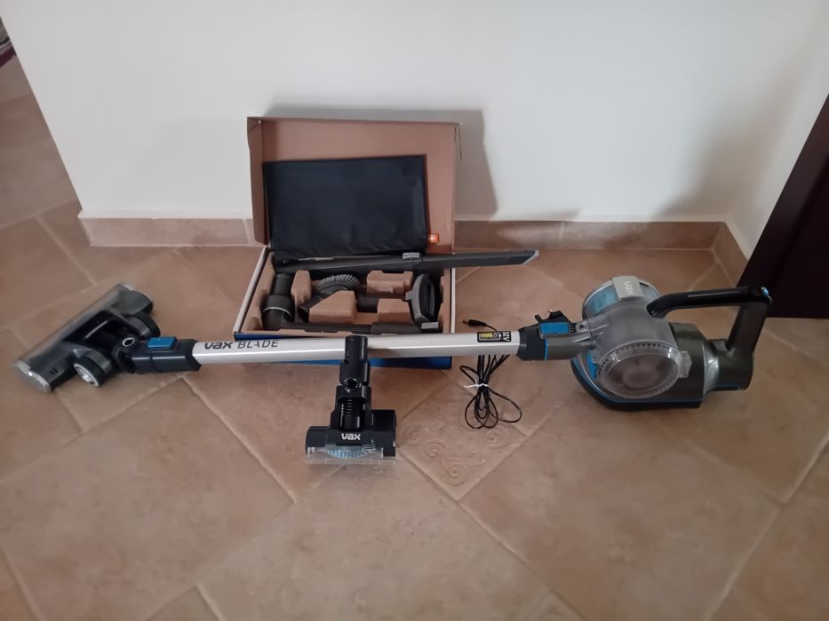 Aspirator vertical fara fir VAX  cu PRO KIT și perie PET
