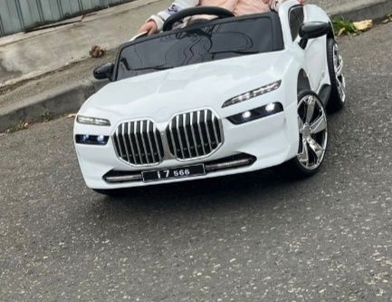 Vând Mașinuță electrica.