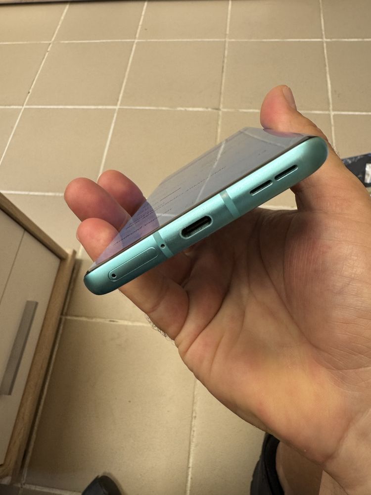 OnePlus 8 Pro 12+4/256gb - отличен