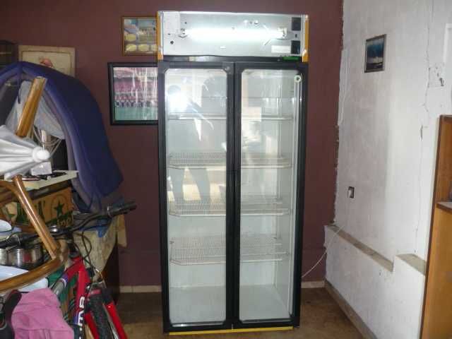 Хладилна витрина 765л.